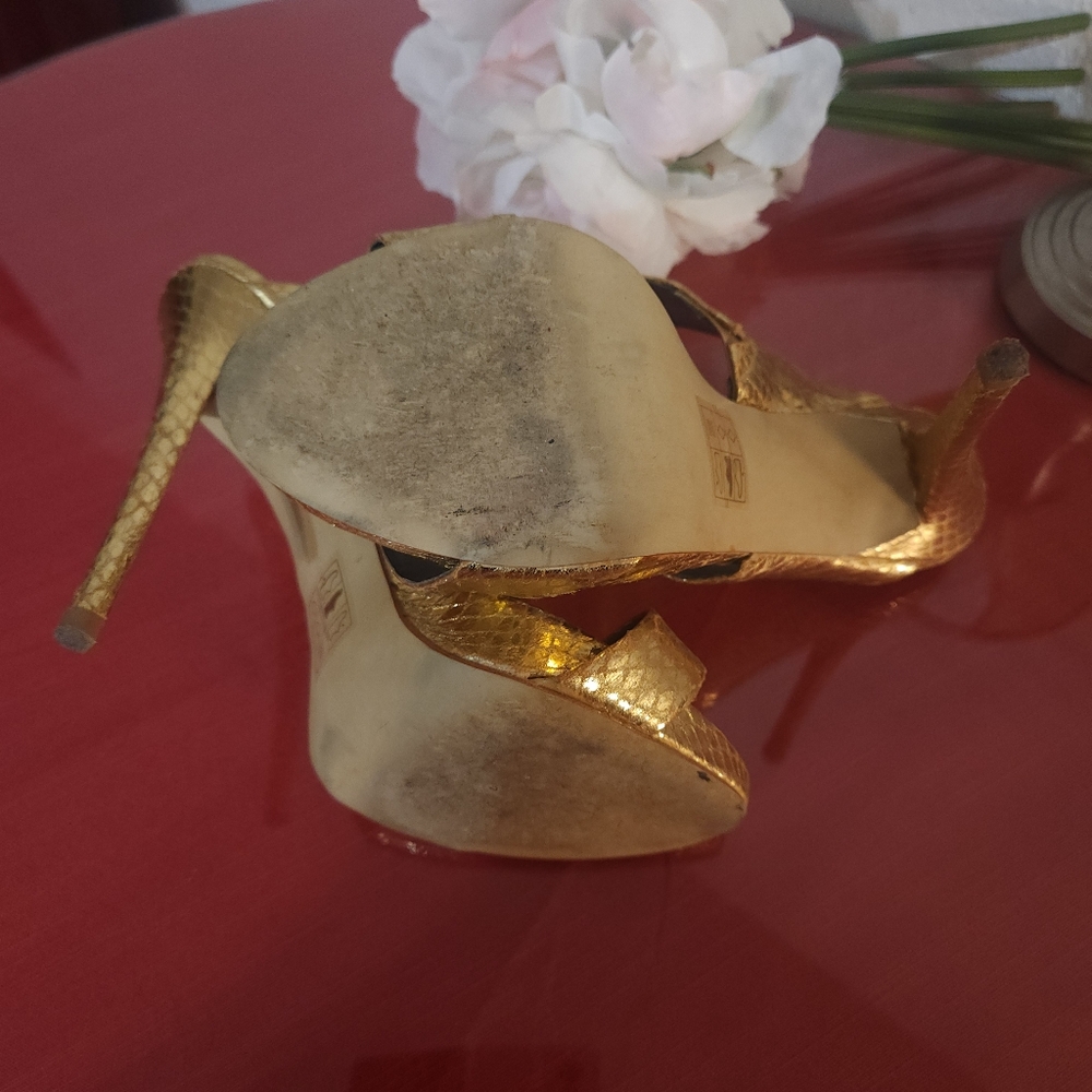 BEBE Glamorous Gold Stiletto Heels with Pointed Toe sz6 - Picture 8 of 10
